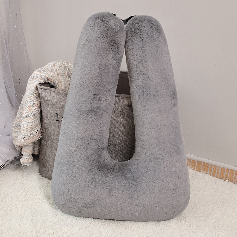 A sleep aid perfect for long journeys: Children's travel pillow