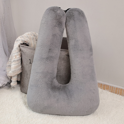 A sleep aid perfect for long journeys: Children's travel pillow